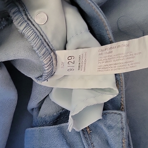 Blue Jeans - Picture 2 of 3